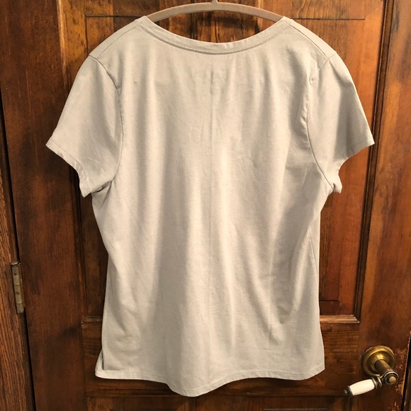 Women’s Hanes L Grey T-Shirt Leopard Decal 🐆 - Picture 2 of 5